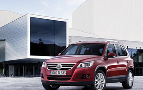 Автомобиль марки Volkswagen модели Tiguan