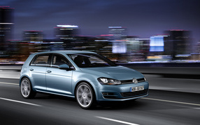 Тест драйв автомобиля Volkswagen Golf