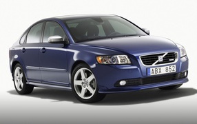 Автомобиль марки Volvo модели s40