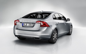 Автомобиль марки Volvo модели s60