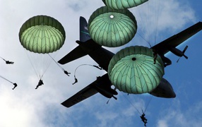 Высадка десанта на парашутах