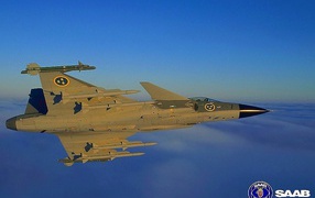 Военный самолет в полете