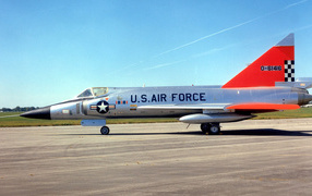 Военный самолет F-102