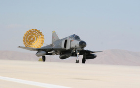 Посадка самолета с парошютом