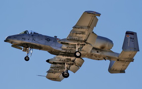 Бомбардировщик идет на посадку