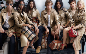 Одежда для молодежи от Burberry