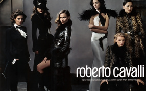 Модели в одежде Roberto Cavalli