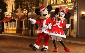 Микки Маус с подружкой