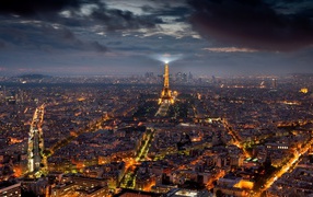 Центр Парижа ночью