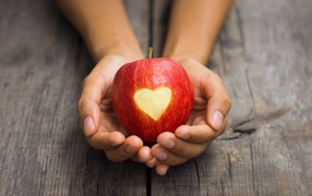Apple with heart lodoni