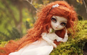 Кукла на природе