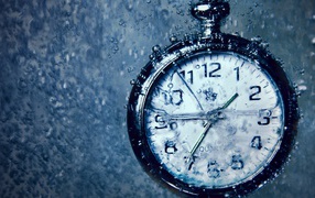 Часы залитые водой