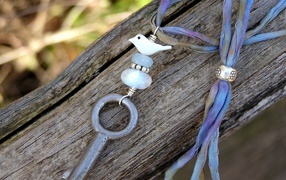 Брелок на ключе