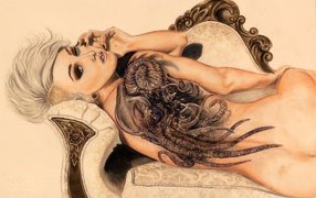 Девушка с монстром на спине