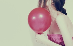 Девушка с розовым шариком