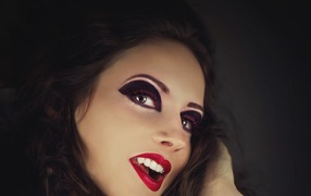 Великолепная девушка вампир