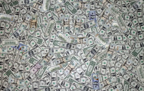 Россыпь денег долларов