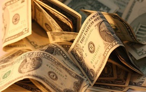 Доллары в лучах солнца