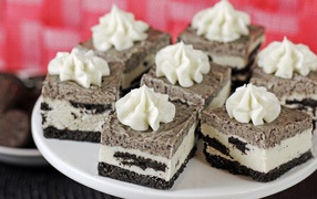 Тарелка с пирожными