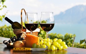 Два бокала вина