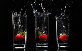 	   Three glasses with strawberries