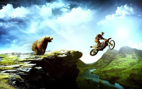 Motorcyclist went from a bear