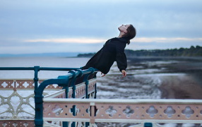 Девушка на балконе