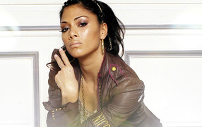 Красивая актриса Николь Шерзингер