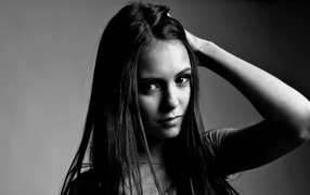 Известная актриса Нина Добрев