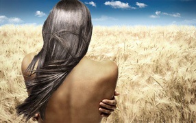 Девушка в ржаном поле