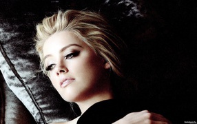 Прекрасная актриса Эмбер Хёрд