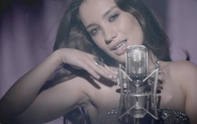 Модель Виктория Дайненко