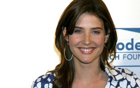 Популярная актриса Коби Смолдерс