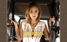 Красивая Нора Арнезедер