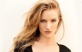 Прекрасная актриса Роузи Хантингтон-Уайтли