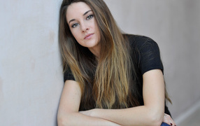 Очаровательная модель Шейлин Вудли