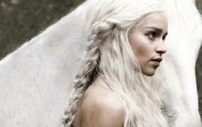 Популярная супермодель Эмилия Кларк