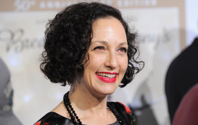 Популярная Биби Ньювирт