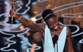 Супермодель Лупита Нионго