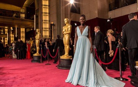 Очаровательная актриса Лупита Нионго