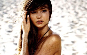 Миранда Керр на пляже