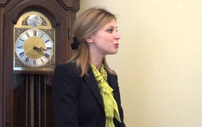 Прокурор Наталья Поклонская у часов