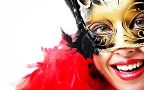 Девушка в маске