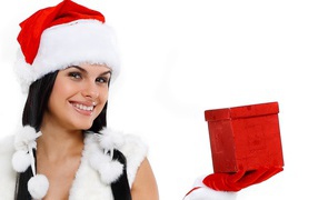 Девушка с подарком