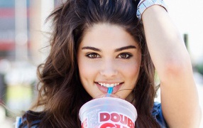 Кристина с коктейлем