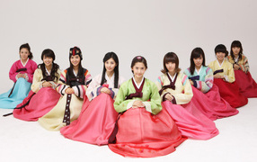 Корейские девушки в национальной одежде