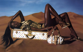 Наоми Кэмпбелл, рекламное фото