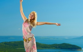 Таля в розовом платье