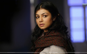 Брюнетка с черными глазами