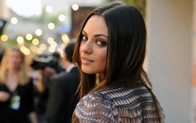 Мила Кунис обернулась